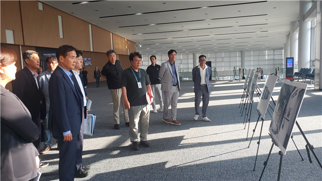 황효진 글로벌도시정무부시장을 단장이 ‘APEC 제3차 고위관리회의(SOM3) 및 관계 장관회의’의 점검 회의를 하고 있다. ⓒ 인천시 제공