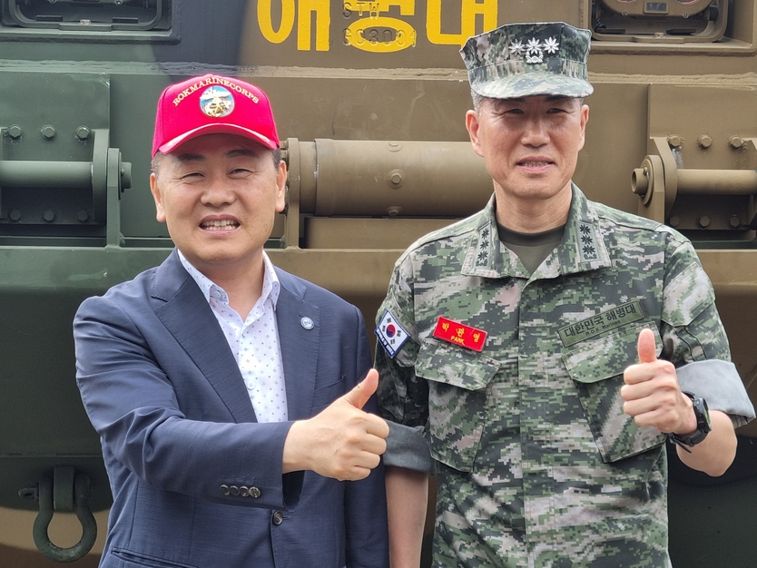 75주년 기념 추모식_김관영 전북도지사 (사진 좌측)ⓒ전북자치도 제공