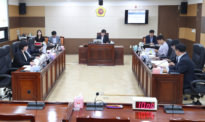 인천시의회 건교위, 미추2구역 재개발 동의서 재징구 등 현안 점검 착수회를 개최하고 있다. ⓒ 인천시의회 제공