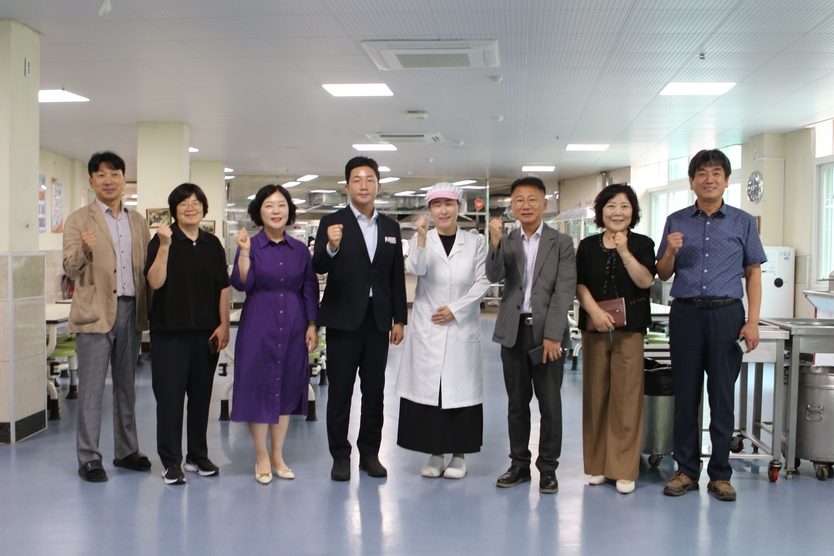 김진남 의원 급식조리실 근무환경 현장방문ⓒ전남도의회 제공