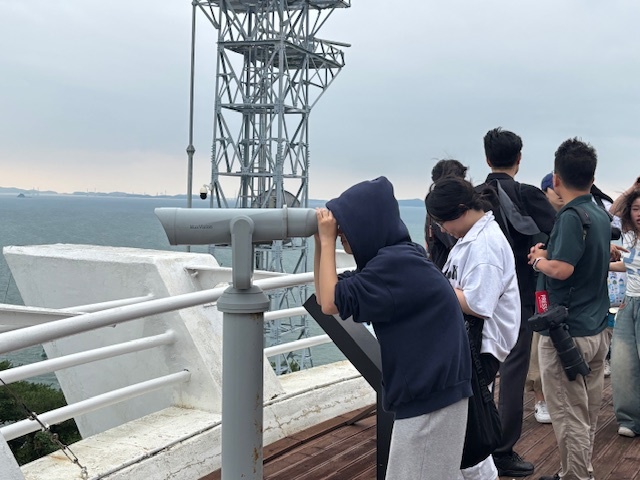 인천보훈지청은 인천지방해양수산청과 함께 16일, 관내 고등학생 50여명을 대상으로 ‘팔미도 등대 탐방’을 실시했다. ⓒ 인천보훈청 제공