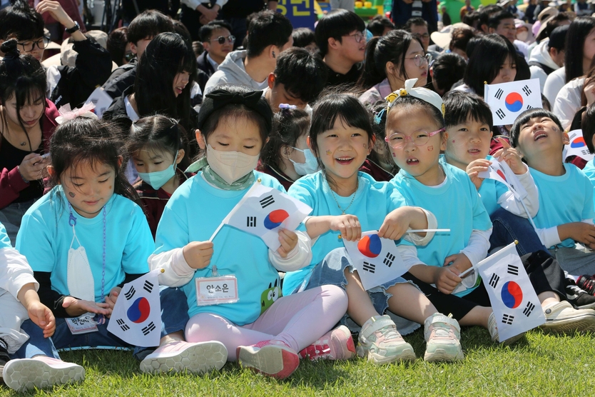 충무공 이순신의 결의, 보성에서 깨어나다! 제1회 ‘보성 열선루 통합축제’ 개최_어린이들이 축제를 함께 즐기고 있다(보성 다청년페스티벌)ⓒ보성군 제공