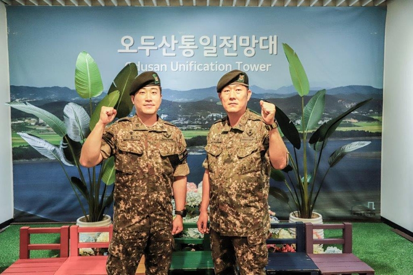 9사단 최형규상사와 안현우 중가가 온열질환으로 심정지 시민을 신속히 응급조치로 구조활동을 펼쳐 귀감이 되고 있다. ⓒ 9사단 공보장교 제공