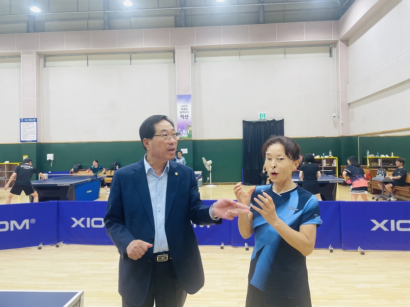 최종오 의원, 다독다독 모현체육관 시설 점검ⓒ익산시의회 제공