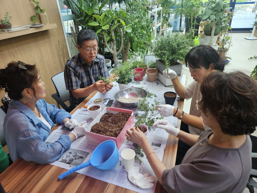 완주군산림조합 가드닝클래스로 주민과 함께ⓒ완주군산림조합 제공