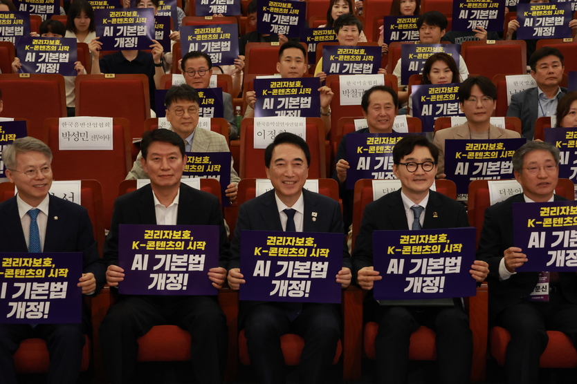 박수현 국회의원(이 29일 "AI 시대, 창작산업계 권리자 보호와 산업 발전의 조화 방안" 정책 세미나를 개최하고 있다. ⓒ 박수현 의원실 제공