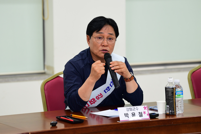 박용철 강화군수, “도 넘은 유튜브발 가짜뉴스에 수산물 소비 57% 급감… 정부 차원 제도적 장치 필요”성을 강조했다. ⓒ 강화군 제공