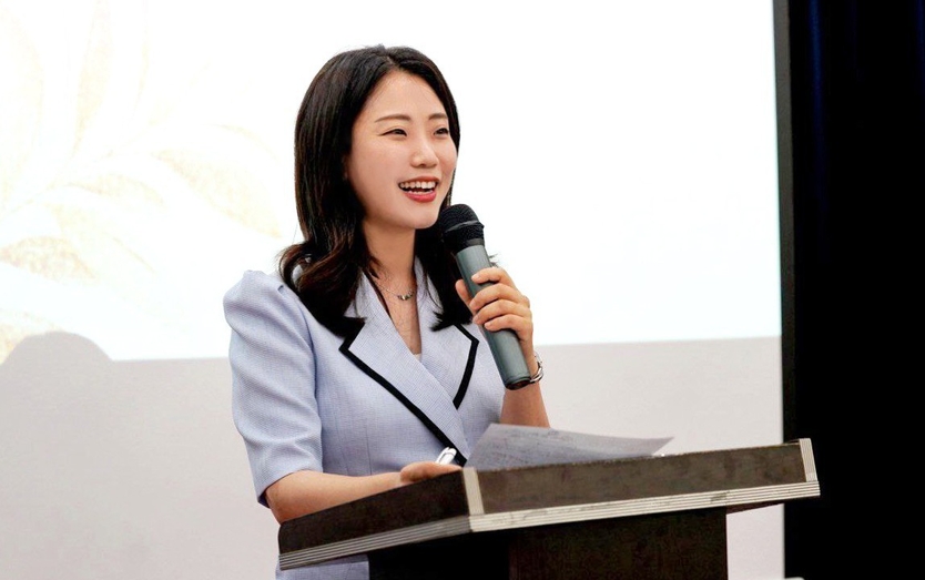 ㈔세계여성평화그룹(IWPG) 전나영 신임 대표가 1일 서울 스페이스쉐어 서울중부센터에서 열린 대표이사 이·취임식에서 취임사를 하고 있다. ⓒ IWPG 제공
