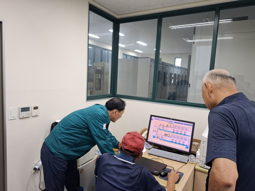 이태진 부시장이 호우경보 발효에 따라 전 부서 비상근무체제에 돌입하며 현장 점검을 하고 있다. ⓒ 동두천시 제공