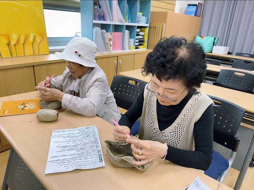 인천 중구가 어르신들의 치매 예방을 위한 특별 프로그램을 운영하고 있다. ⓒ 중구청 제공