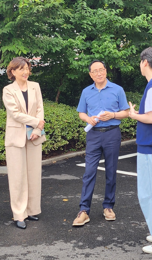 인천시의회 한민수 의원, 이순미 교장고하 특수교육 현장 찾아 진로교육·시설환경 점검하고 있다. ⓒ 인천시의회 제공
