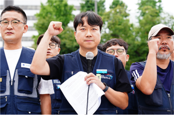 발언 중인 공공운수노조 인천공항지역지부 정안석 지부장 ⓒ 전국공항노동자연대 제공
