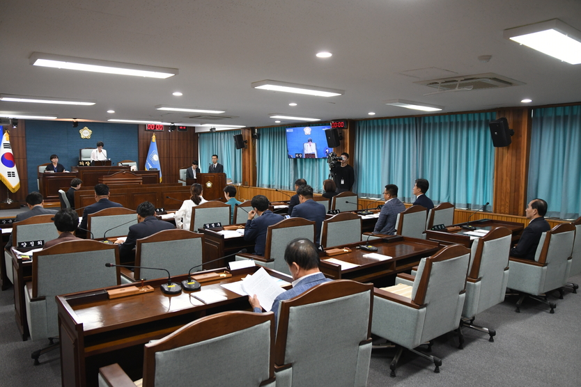 전경애 미추홀구 의장이, 제290회 임시회 개회를 선언하고 있다. ⓒ 미추홀구의회 제공