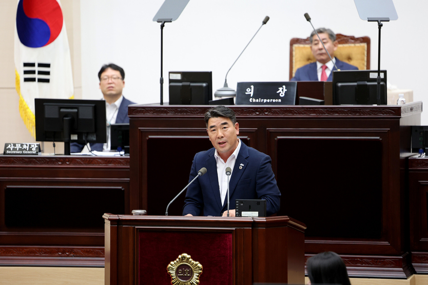 김명주 시의원이 인천e음 특위 구성 결의안에 대한 의회 발언을 하고 있다. ⓒ 인천시의회 제공