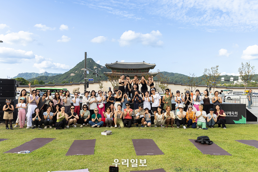 2025 서울 익스트림 스포츠 페스티벌 " (안국) 종로 요가문화원 도심속 힐링요가 ⓒ 사진제공= (로건) 김기성 사진작가 