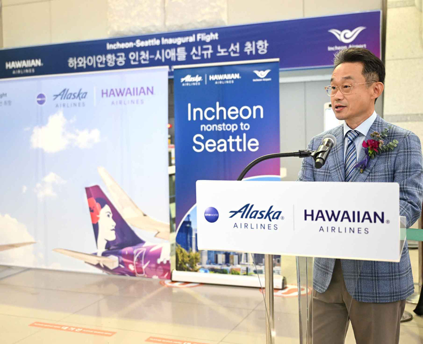 제1여객터미널 출국장에서 진행된 ‘하와이안항공 인천-시애틀 신규취항 기념행사’에서 인천국제공항공사 신동익 허브화전략처장이 신규취항 기념 축사를 하고 있다. ⓒ 인천국제공항공사 제공