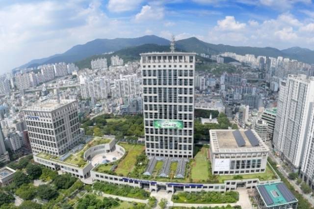 부산시청 전경 