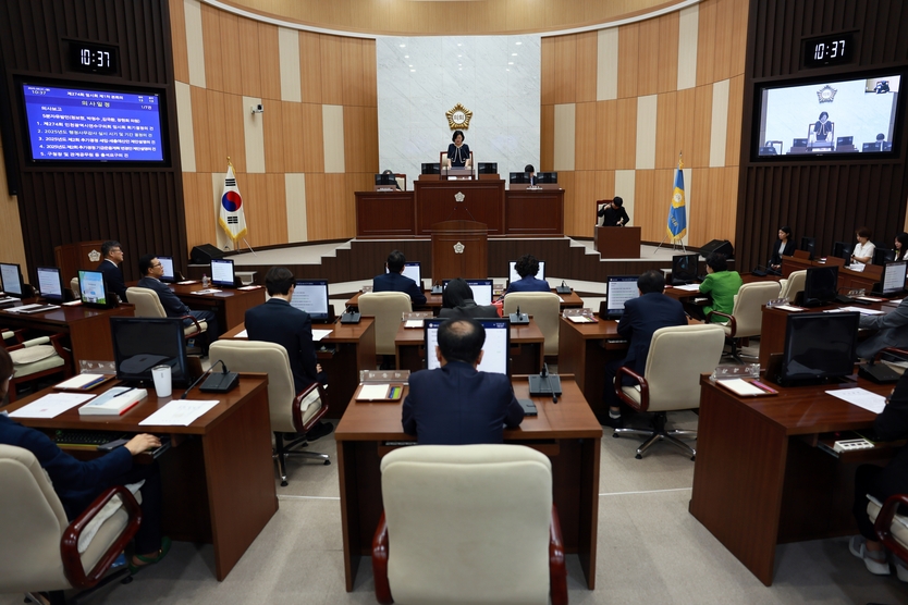 박현주 의장이 제274회 임시회를 선언하고 있다. ⓒ 연수구의회 제공
