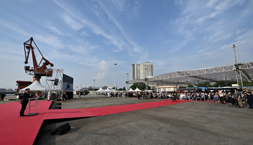 유정복 시장이 제75주년 인천상륙작전일인 15일 내항8부두에서 열린 '제75주년 인천상륙작전 전승기념행사'에서 기념사를 하고 있다.ⓒ 인천시 제공