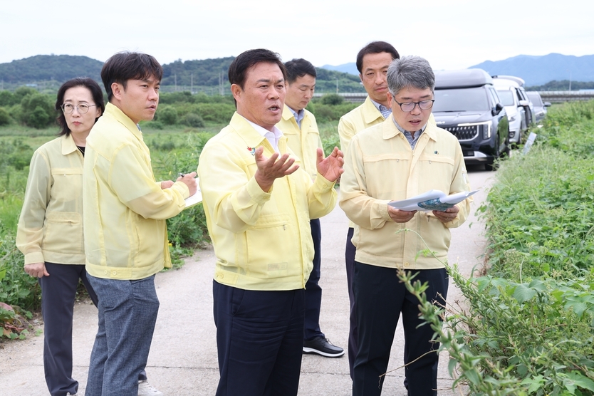 이학수 정읍시장, 동진강 회복 프로젝트 점검… “시민 눈높이 맞춘 적극행정”ⓒ정읍시 제공