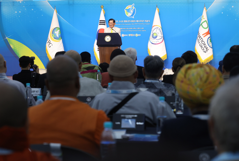 대한민국 청주에서 ‘HWPL 9·18 평화 만국회의 제11주년 기념식’이 열린 가운데 이만희 대표가 기념사를 하고 있다 ⓒ HWPL 제공