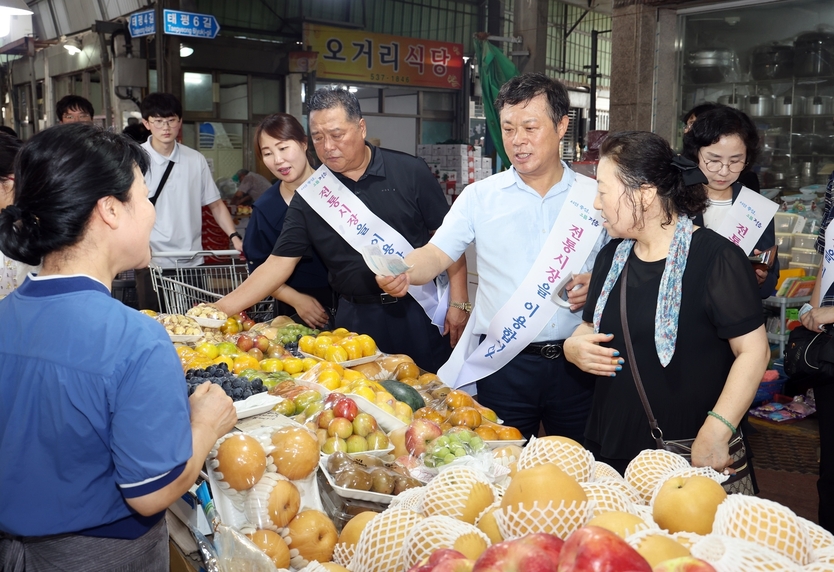 민생에 온기, 성장에 활력… 정읍의 ‘상생 모델’ 주목(희망경제-정읍사랑상품권-골목상권 지원)ⓒ정읍시 제공