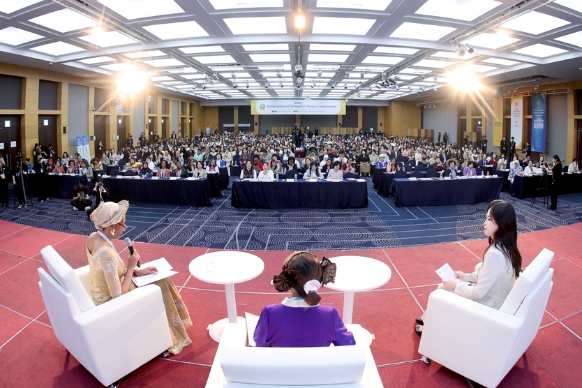 19일 대한민국 청주 엔포드호텔에서 IWPG 주최로 열린 ‘2025 세계여성평화 콘퍼런스’ 2부 ‘여성평화교육 세션’이 진행되고 있다. ⓒ IWPG 제공