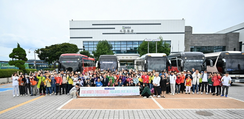 박형덕 동두천시장이, 장애인단체총연합회가 2025년 충주호 문화탐방 성료하고 있다. ⓒ 동두천시 제공