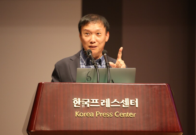 김명호교수가 25일 오후 서울 중구 소재 한국프레스센터 20층 대회의실에서 열린 'SCL 혁신기술 설명회'에 인지 구조에 대한 발표를 하고 있다.ⓒ 우리일보 db