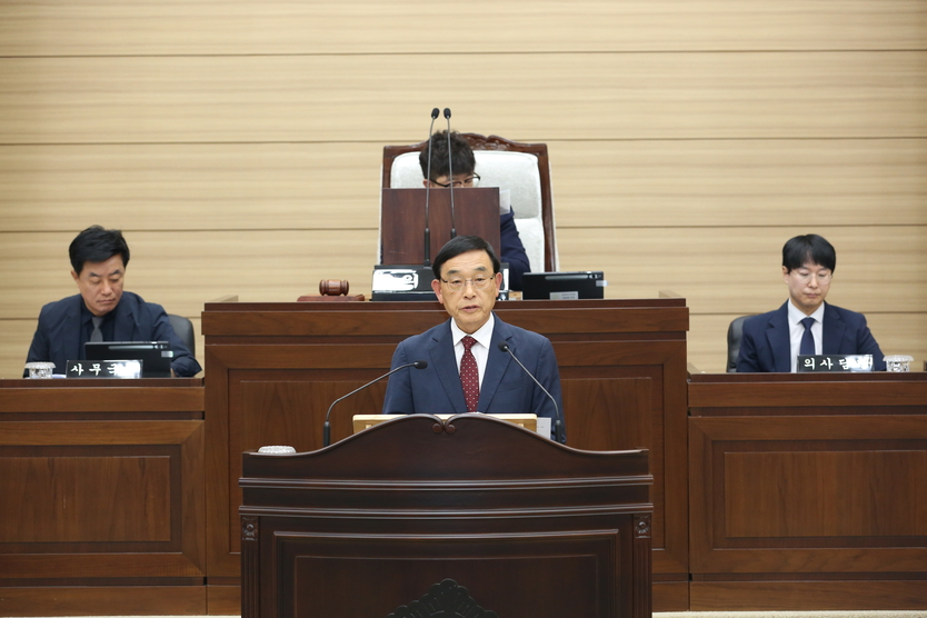 인천 서구의회 이한종 의원 인기 주민자치센터 프로그램 ‘해당 동 주민 우선 이용’ 근거 마련 발의를 하고 있다. ⓒ 서구의회 제공