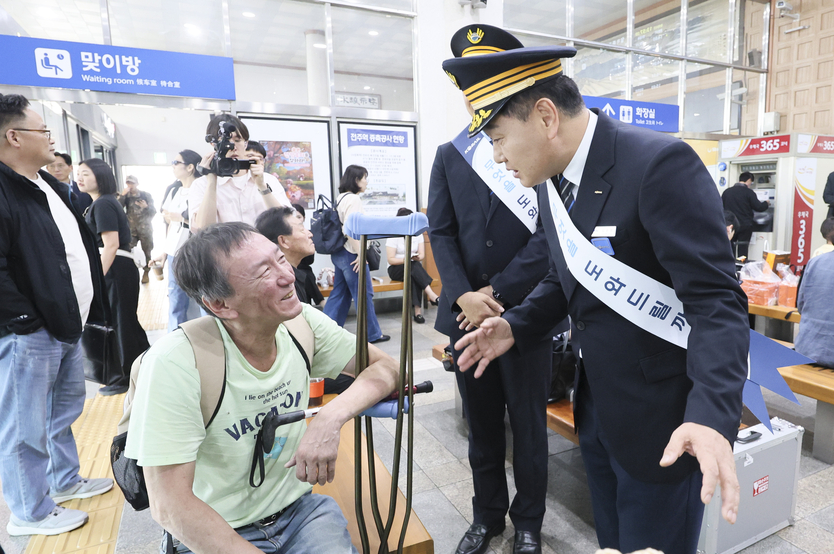 전주역 일일 명예역장 체험 및 올림픽 유치 기원 홍보ⓒ자치도 제공