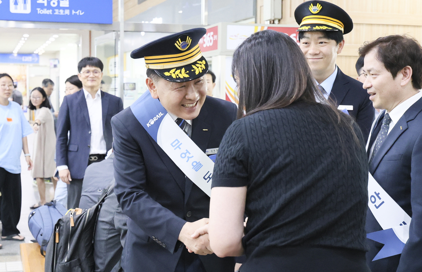 전주역 일일 명예역장 체험 및 올림픽 유치 기원 홍보ⓒ자치도 제공