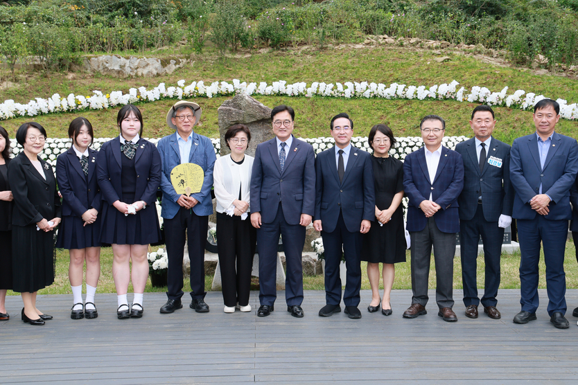 우원식 의장, 망우역사문화공원 내 유관순 열사 묘역 참배로 독립운동가들의 숭고한 희생을 되새기다.ⓒ국회 제공 