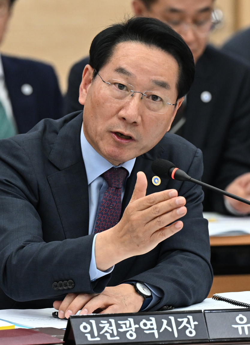 유정복 인천시장이 국회행정위원들의 질문에 일목요연(一目瞭然)하게 답변을 하고 있다. ⓒ 인천시 제공