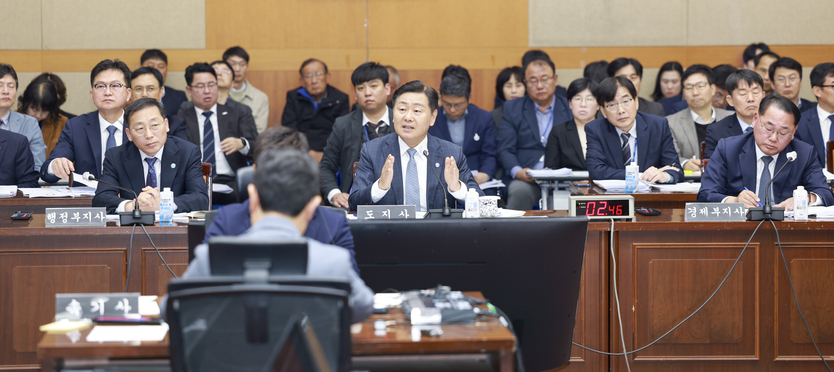 국정감사에서 의원들의 질의에 김관영 도지사가 답변하고 있다. ⓒ 자치도 제공