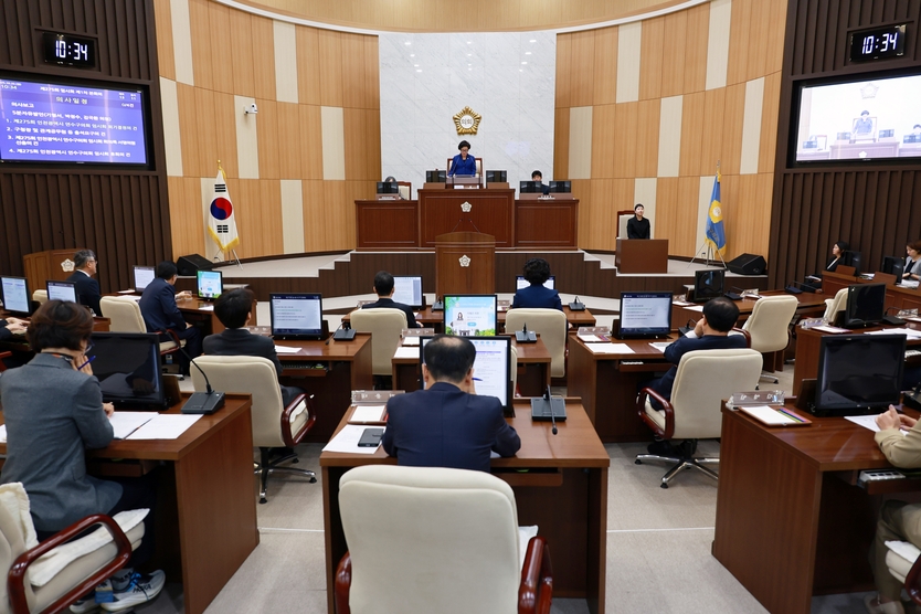 박현주 연수구의장이 제275회 연수구의회 임시회 폐회를 선언하고 있다. ⓒ 연수구의회 제공