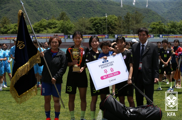 2024년도 우승팀 서울 송파구 여성축구단.ⓒ대한축구협회