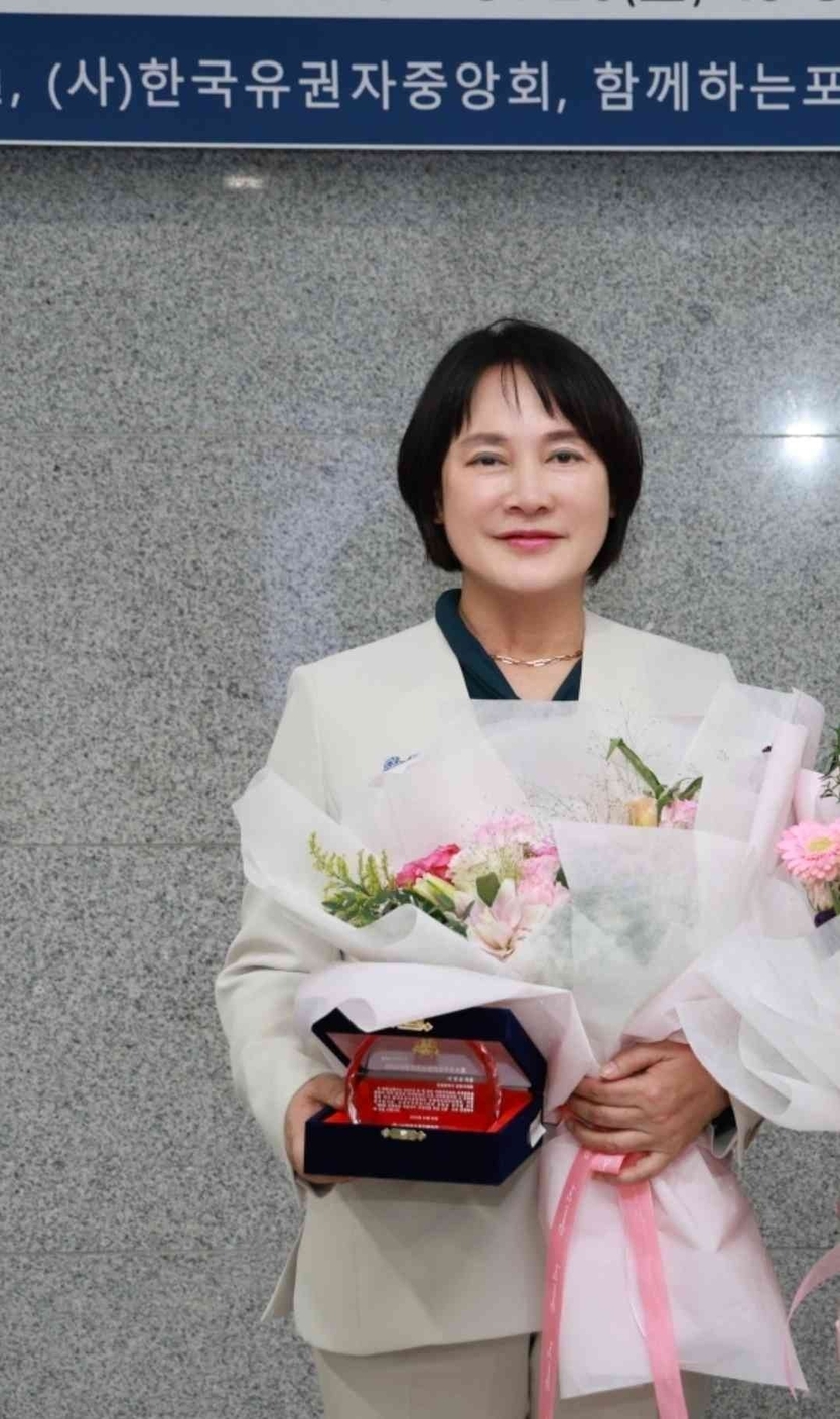 이정순 의장이 ‘2025 지방자치 의정대상’수상의 영예를 안았다. ⓒ 인천남동구의회 제공