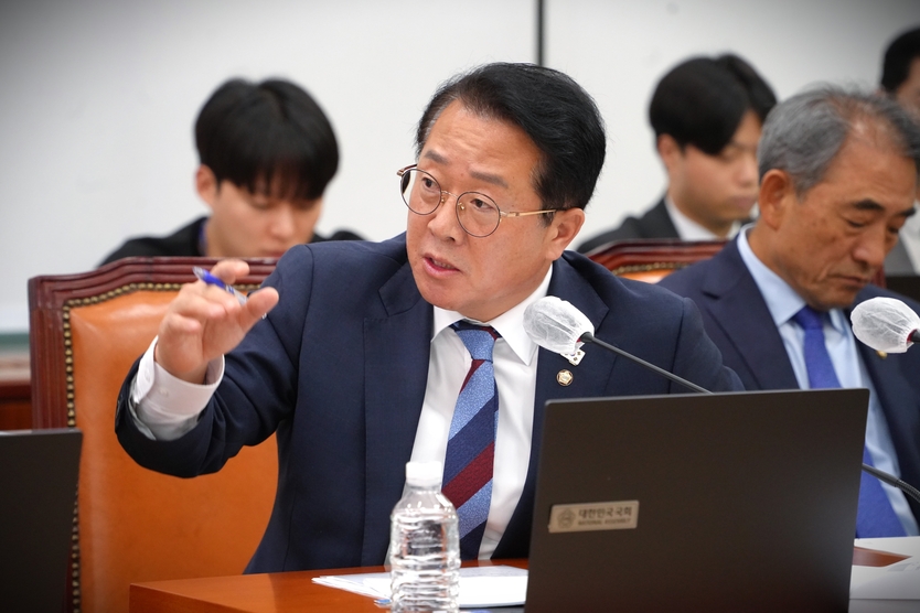 2025 국정감사에서 질의중인 문금주 의원 