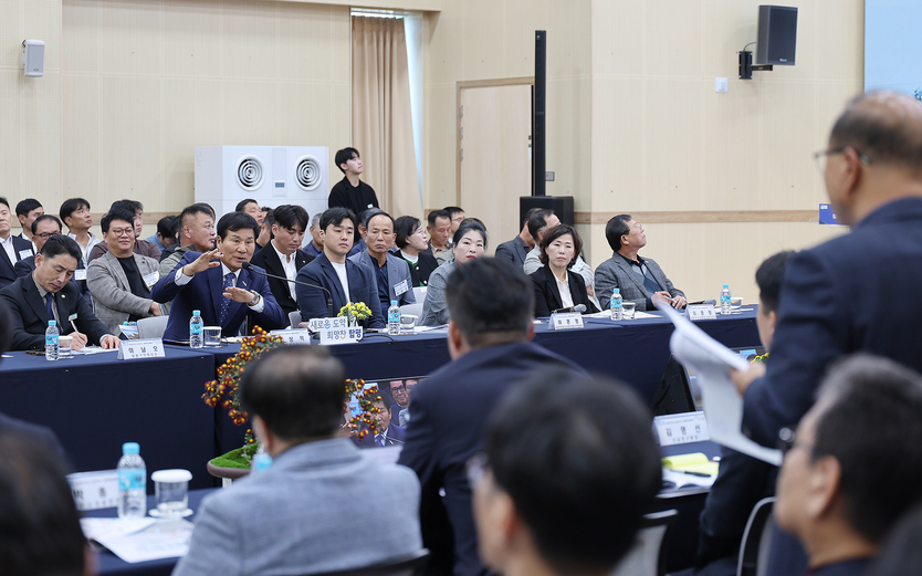 이상익 함평군수가 정책비전 투어에서 연설하는 모습 ⓒ 함평군 제공