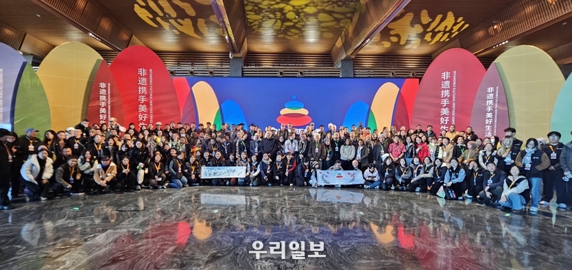<strong>한중미술협회는 세계 46개국 대표단이 초대된 북경 국제 무형문화유산전에 한국을 대표하여 참가</strong>
