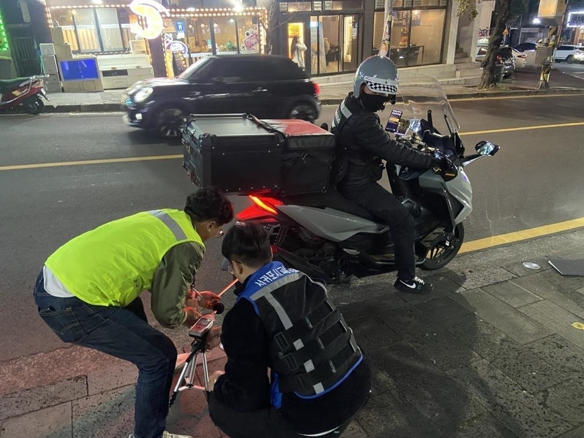 안전기준 위반 이륜차에 대한 유관기관 합동 지도·단속 실시 ⓒ 서귀포시 제공