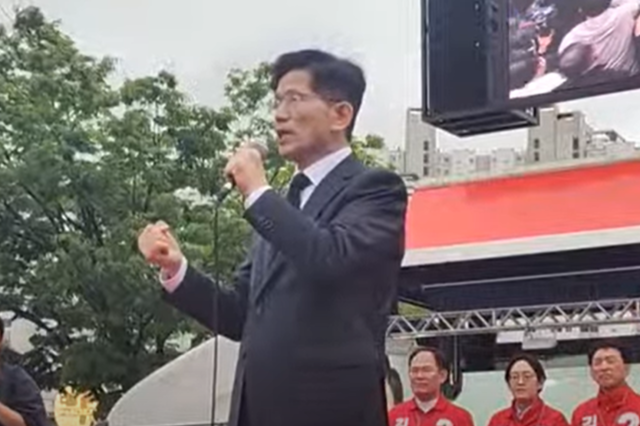 김문수 "박정희 생가 방문, 박정희를 규탄했던 내가 이제는 예찬 한다며 큰 절"