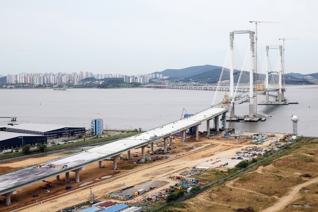 인천 바다 위, 세계가 인정한 전망대 명소 ...제3연륙교, 세계 최고(最高) 해상교량 전망대 공식 인증