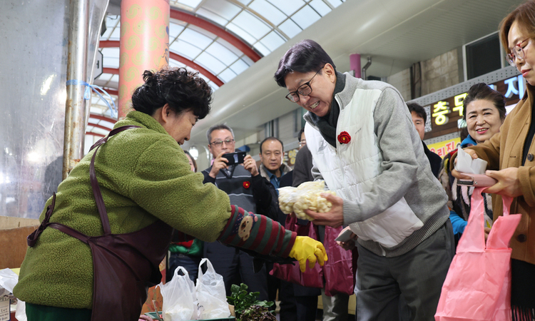 박형준 시장, 용호골목시장 등 방문해 민생 현장 점검