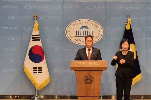 [단독] 인천공항 사장 "대통령실, 불법적 인사 개입... 차라리 나를 해임하라" 파문