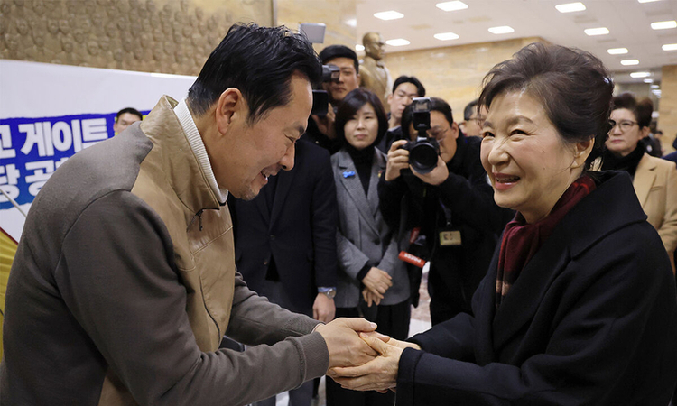 【속보】 장동혁 국민의힘 대표, 단식 8일 만에 병원 후송… “진정한 싸움은 지금부터”