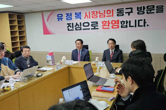 유정복 인천시장, 동구 연두 방문... "제물포 르네상스로 과거의 영광 재현할 것"