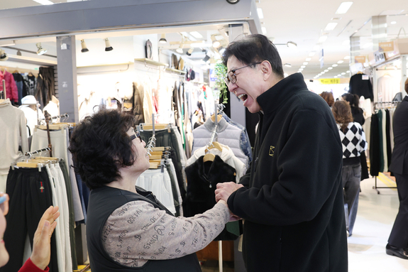 "전통시장이 살아야 부산 경제 산다" 박형준 시장, 르네시떼 방문