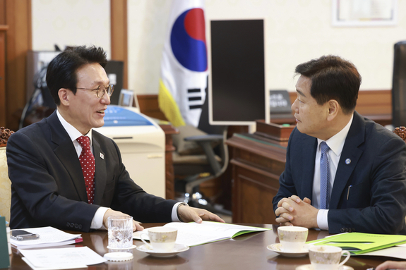 김관영 지사, 완주-전주 통합·3특 균등지원·특별법 의결’